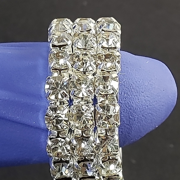 Silver Stretch Ring with Clear Rhinestones – Glamorous Wide Band Bling Jewelry - Picture 5 of 9